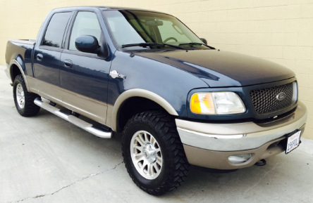 FORD  LOBO KING RANCH año 2003 motor V8 CIL. vol. De desplazamiento 5.4L